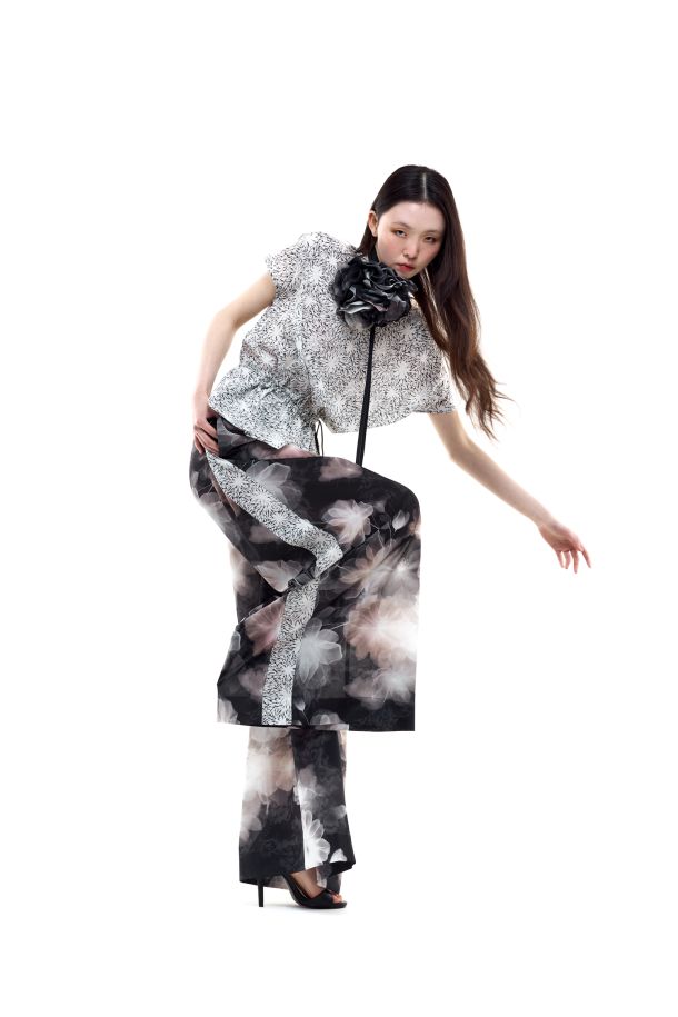 Roberta Redaelli spring summer 2026, RD514 Wide silk blouse with drawstring fiore piatto piccolo bianco