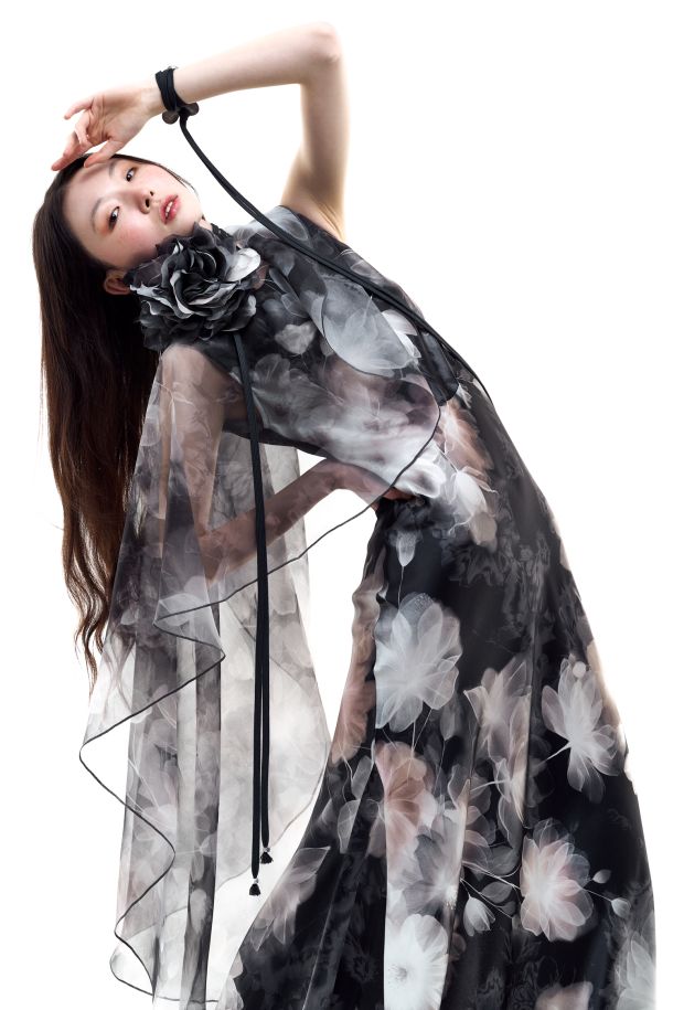 Roberta Redaelli primavera estate 2026, RD506 cappa in organza di seta trasparenze monocolore nero