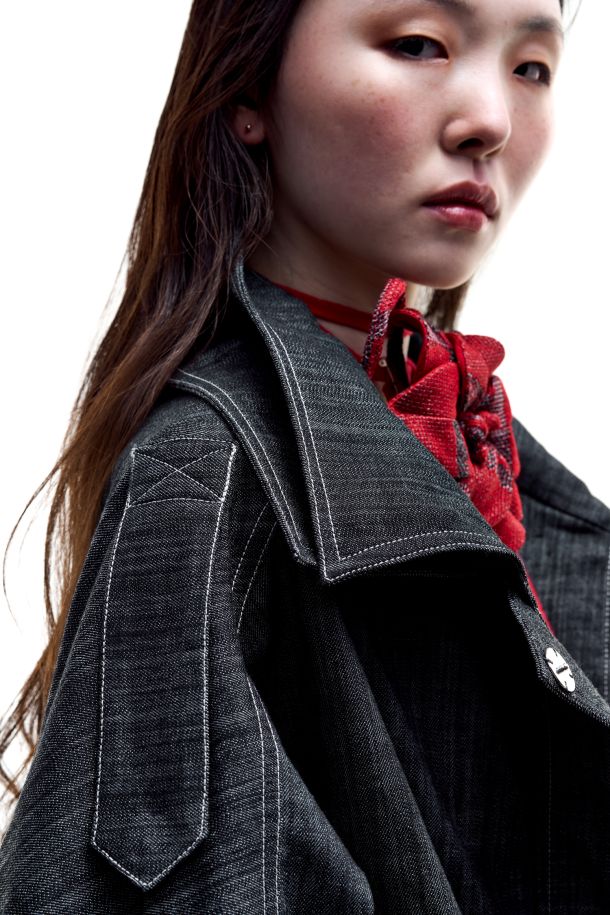 Roberta Redaelli primavera estate 2026, RD512 bomber in jeans nero con impunture a contrasto e doppio collo