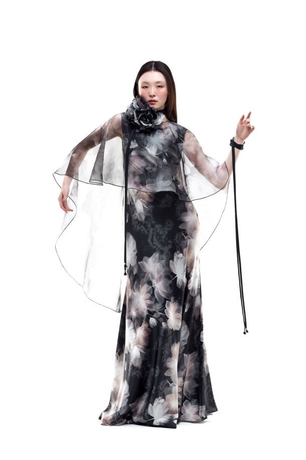 Roberta Redaelli primavera estate 2026, RD506 cappa in organza di seta trasparenze monocolore nero