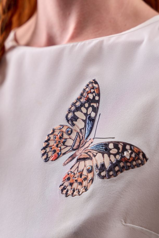 Roberta Redaelli AI 2026-27 PAPILIO, RD527-F t-shirt in seta bianca con applicazione papilio 3D