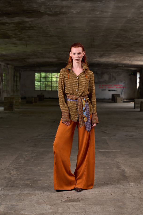 Roberta Redaelli AI 2026-27 PAPILIO, R1379 pantaloni palazzo con fianco asimmetrico in maglia di lana zucca