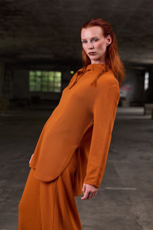 Roberta Redaelli AI 2026-27 PAPILIO, R1382 pull collo imbuto con maniche lunghe in maglia di lana zucca
