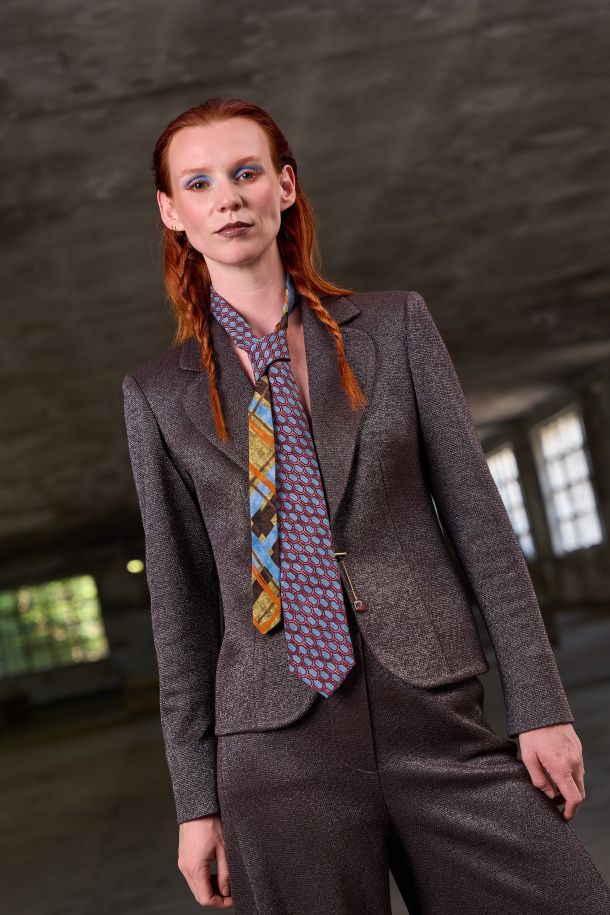 Roberta Redaelli AI 2026-27 PAPILIO, R1372 giacca giacca corta stondata con gemello in maglia jacquard DINAMI-TECS castagna