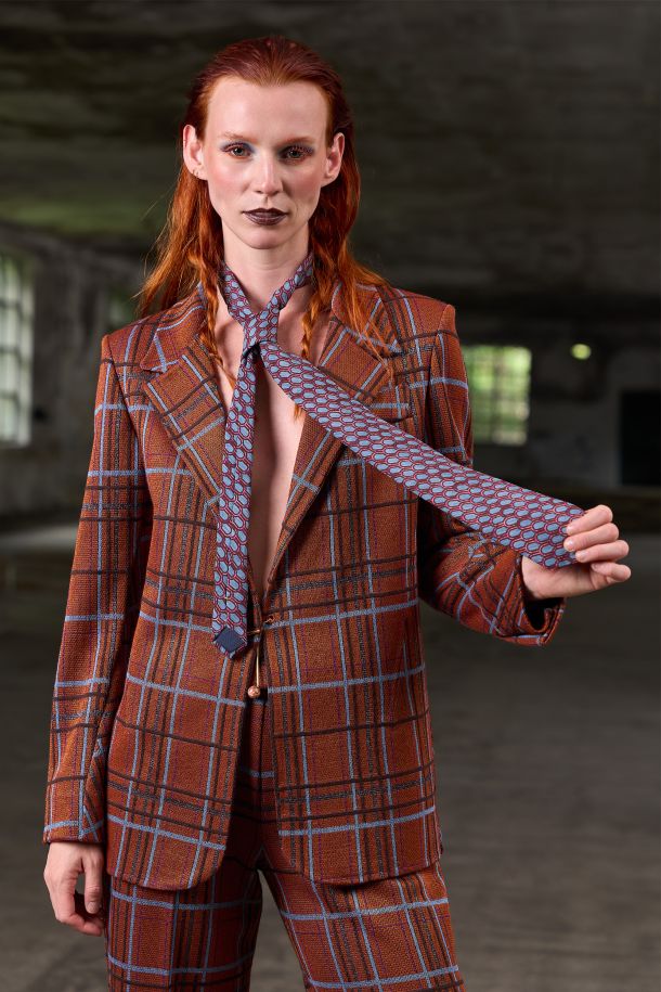 Roberta Redaelli AI 2026-27 PAPILIO, RSA157 giacca collo uomo con spacchi e gemello in maglia jacquard DINAMI-TECS scozzese zucca