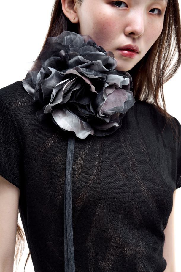 Roberta Redaelli primavera estate 2026, R1371 t-shirt girocollo in maglia jacquard fiore grande ossidiana