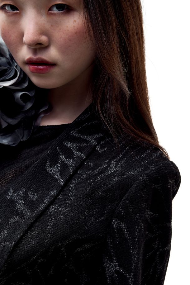 Roberta Redaelli spring summer 2026, R1122/2 Dinami-tecs jacquard knit long jacket fiore piccolo ossidiana