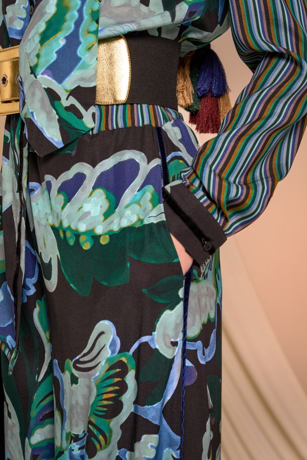 Roberta Redaelli fall winter 2025-26, RD494 Printed silk shirt with scarf prints: zaffiro, riga zaffiro
