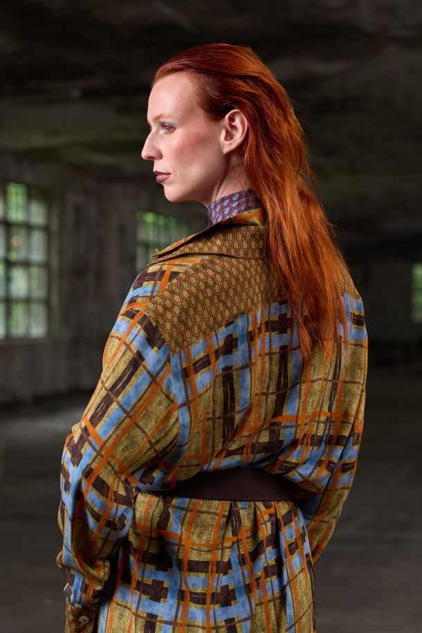 Roberta Redaelli AI 2026-27 PAPILIO, RD523 abito chemise con doppio collo in seta scozzese zucca e seta scagliette carciofo