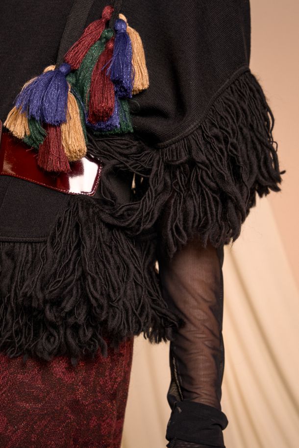 Roberta Redaelli fall winter 2025-26, R1353 Boxy knit pullover with fringes nero