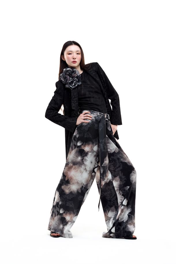 Roberta Redaelli spring summer 2026, R1122/2 Dinami-tecs jacquard knit long jacket fiore piccolo ossidiana 