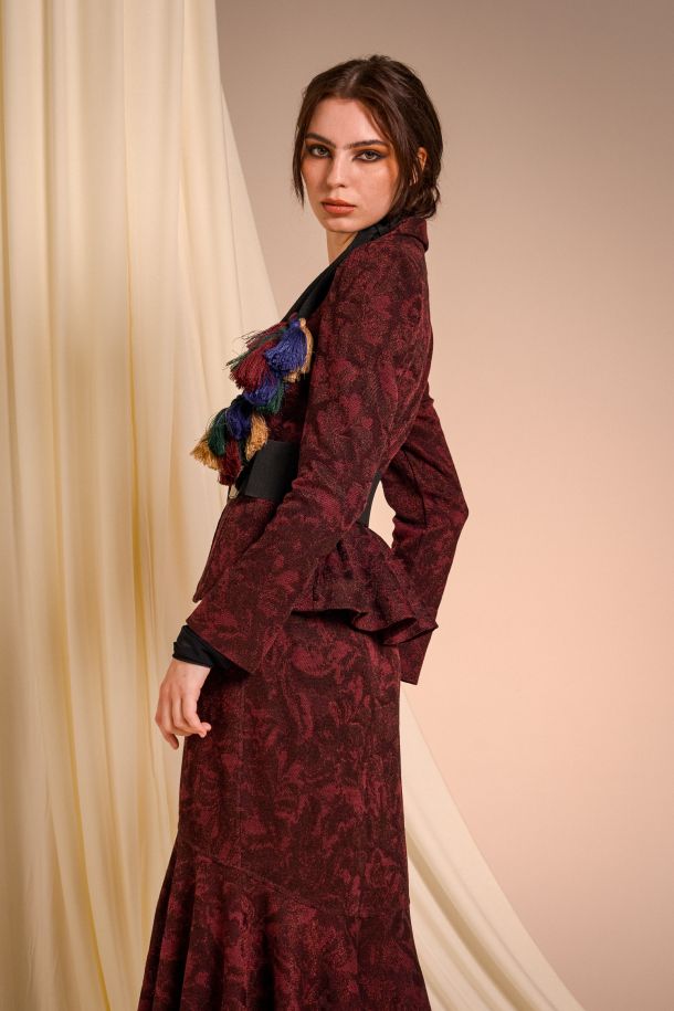 Roberta Redaelli fall winter 2025-26, R1346 DINAMI-TECS brocade jacquard knit jacket with cufflink and back peplum rubino