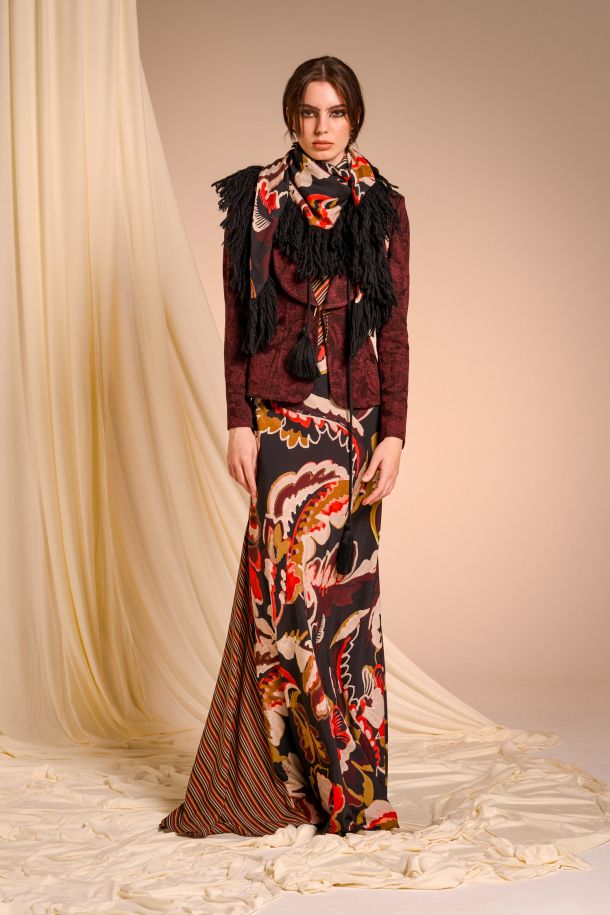 Roberta Redaelli AUTUNNO INVERNO 2025-26, RD488 abito sbieco in seta stampata stampa acquarello rubino, riga rubino