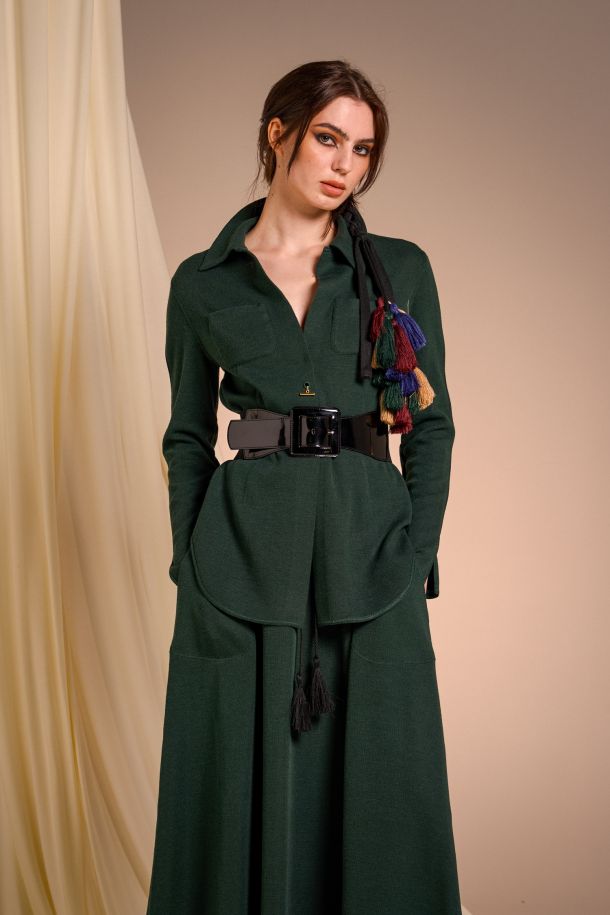 Roberta Redaelli AUTUNNO INVERNO 2025-26, R1342/2 camicia sciancarta con gemello in maglia malachite + APC164 cintura in pelle ed elastico nero lucido