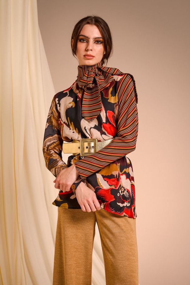 Roberta Redaelli AUTUNNO INVERNO 2025-26, RD492 blusa sciebo con sciarpa in seta stampata stampa acquarello rubino, riga rubino, ricamo topazio