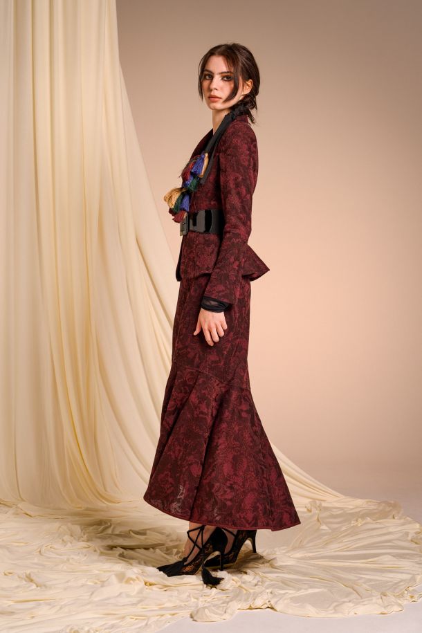 Roberta Redaelli AUTUNNO INVERNO 2025-26, R1357 gonna con ruota in maglia jacquard dinami-tecs broccato rubino