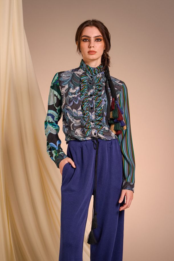 Roberta Redaelli AUTUNNO INVERNO 2025-26, RD495 camicia con rouches in seta stampata stampa ricamo zaffiro, acquarello zaffiro, riga zaffiro